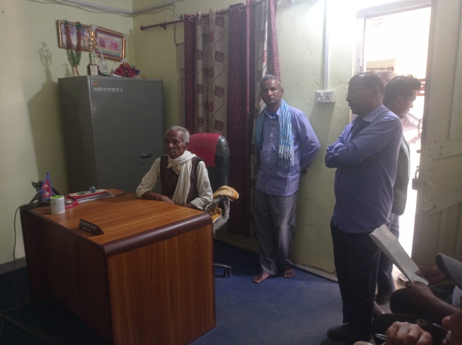 वडाध्यक्षले मनपर्दी गरेको स्थानीयको आरोप